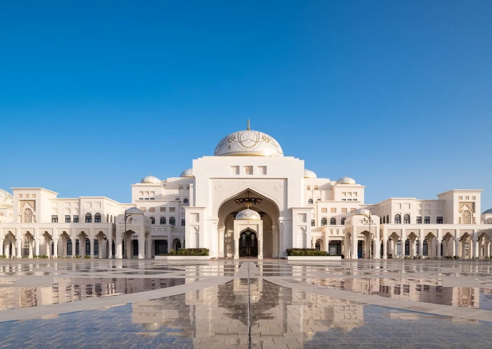 Complete stay in the United Arab Emirates - 9 days - Morning safari in the Liwa desert and transfer to the Al Ain oasis. - Safari matinal dans le désert de Liwa et transfert à l'oasis d'Al Ain.