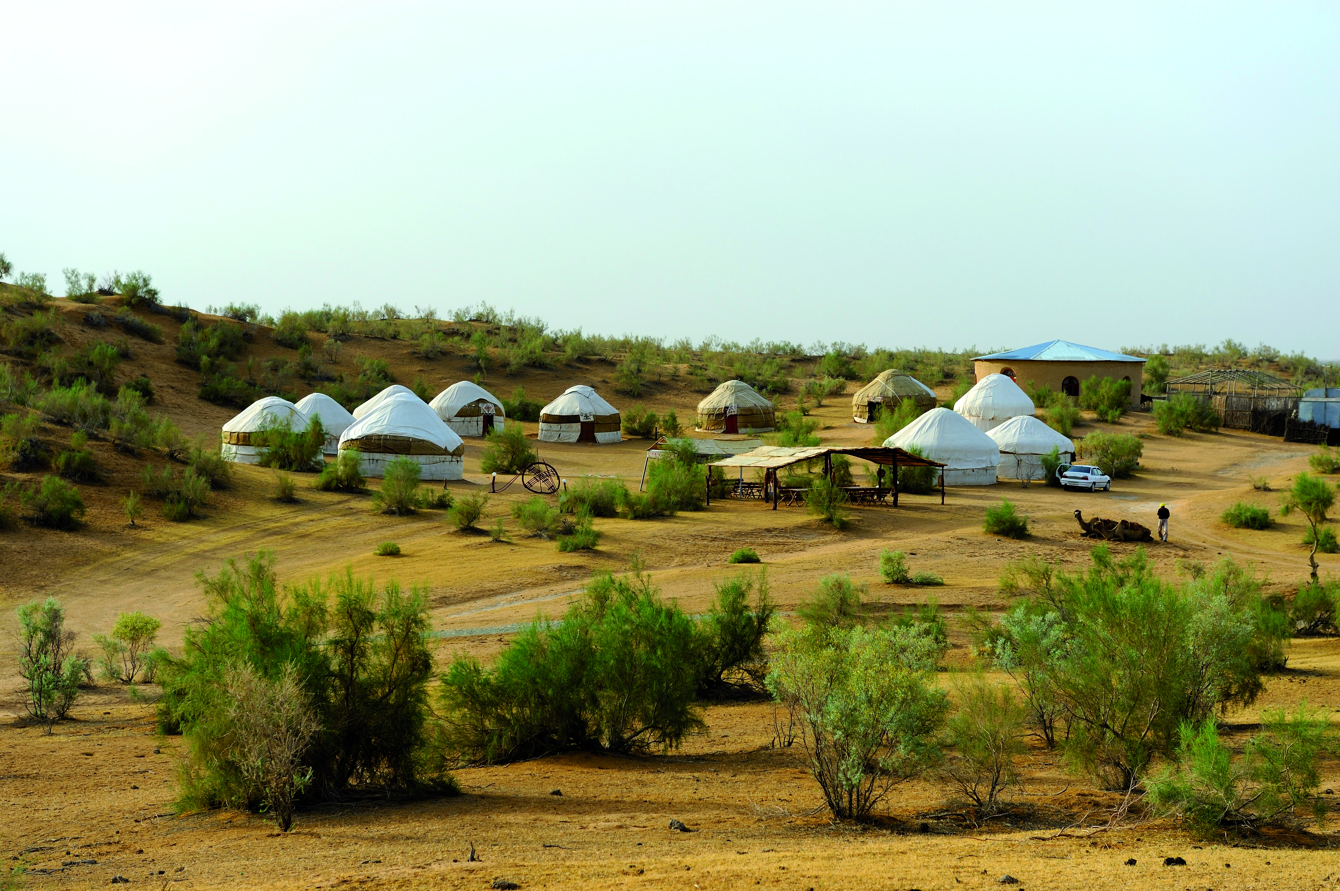 Campement de yourtes près du lac Aydar Kul.
