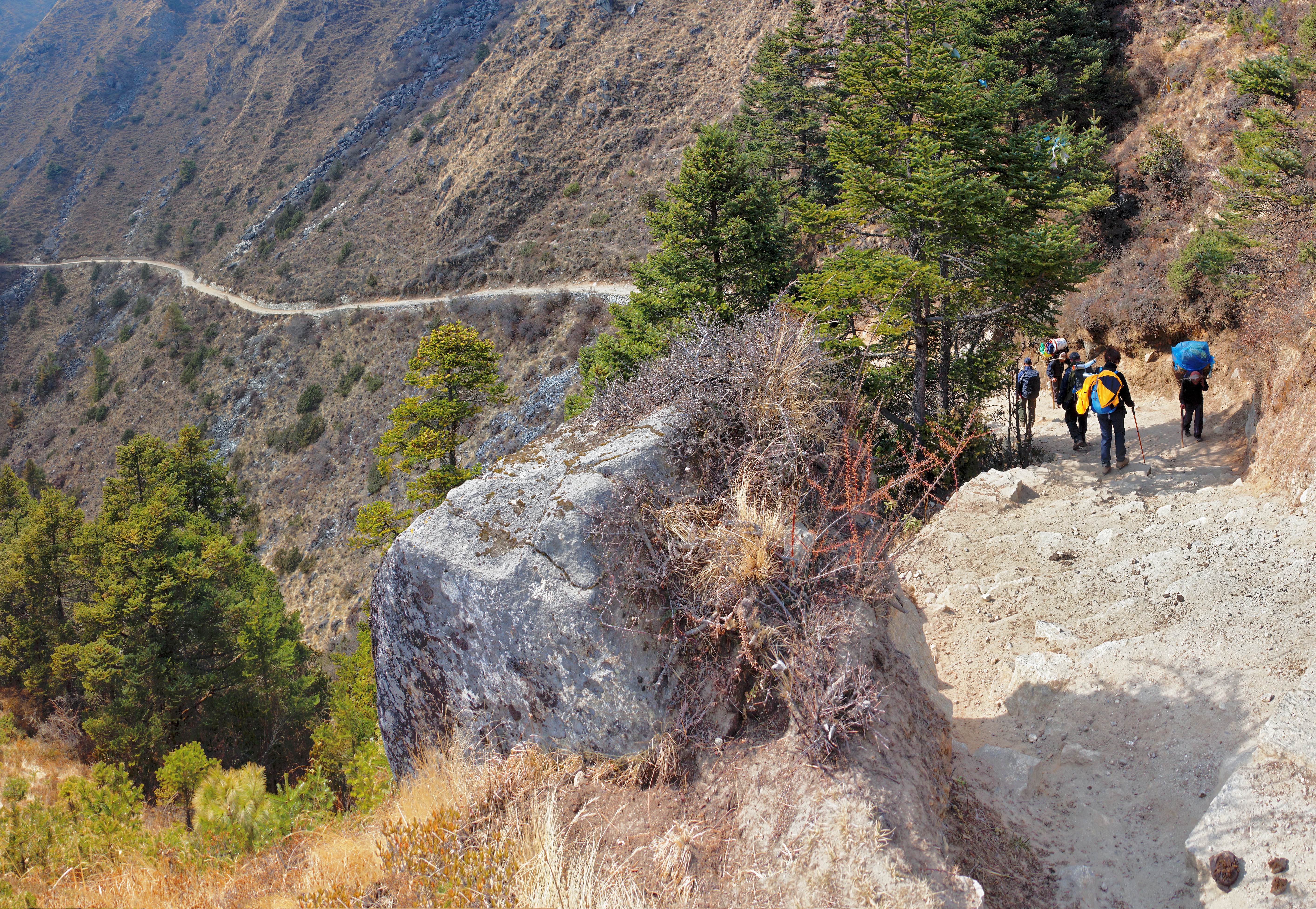 Jour3 : Katmandou à Manthali à Lukla (par avion) puis trek pour Phakding (3 heures)